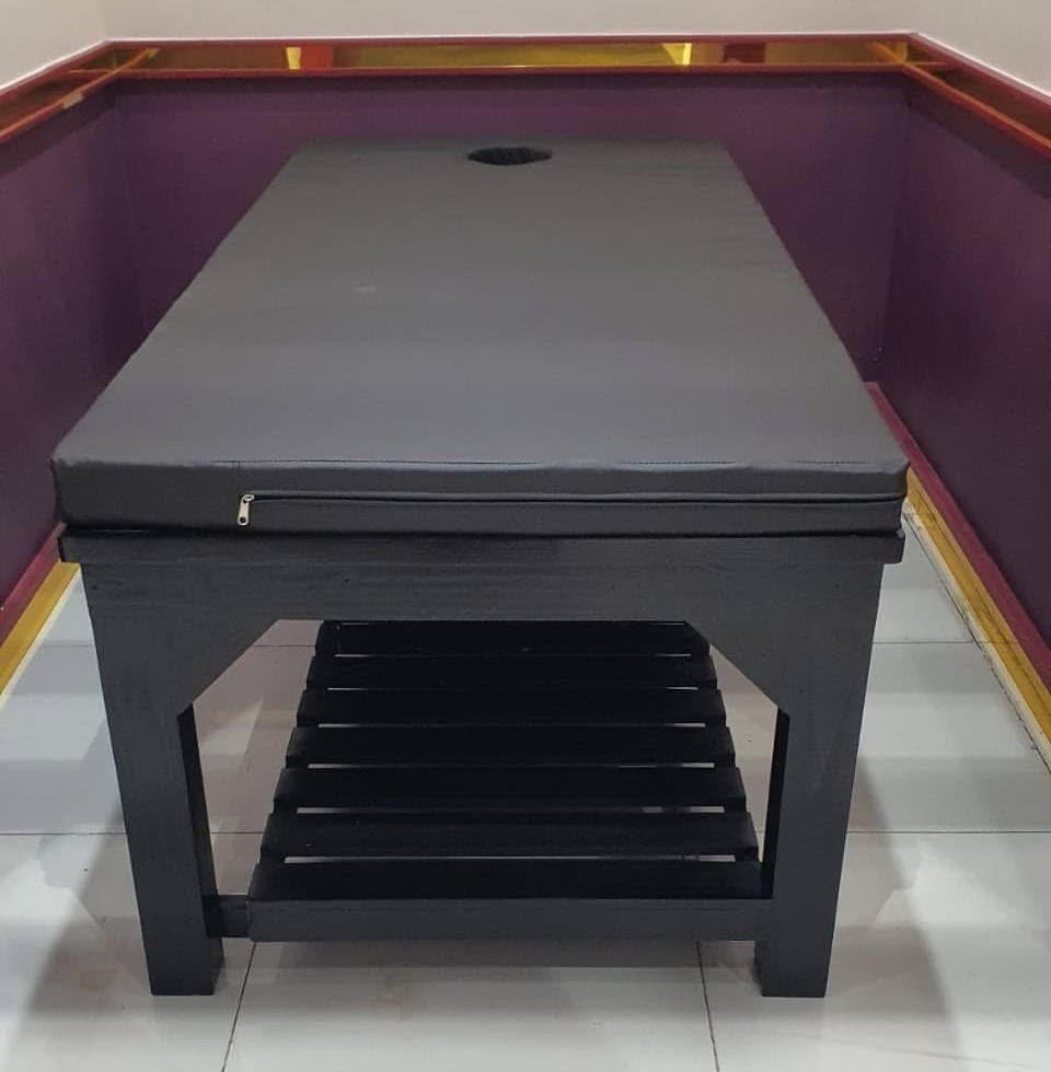 เตียงนวดสปา พร้อมชั้นวางของ